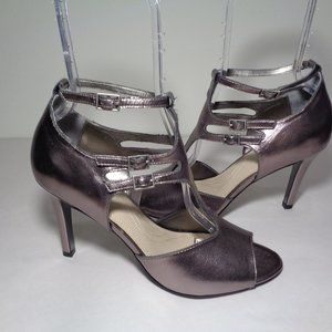 Tahari Size 8.5 M WARNER Titanio New Heeled Sandal